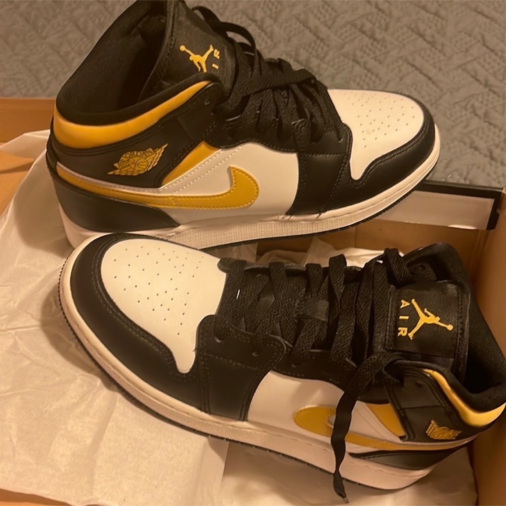 Air Jordan 1 MID